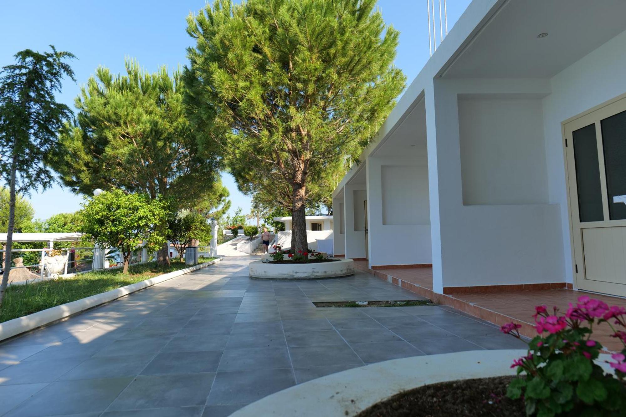 Hotel Edva Radhimë Buitenkant foto