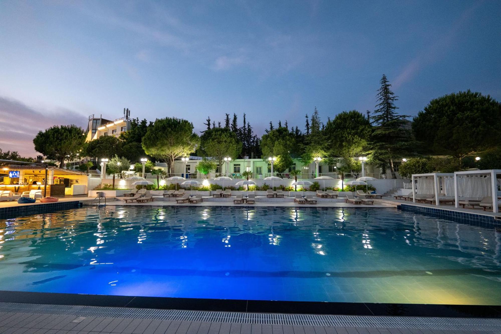 Hotel Edva Radhimë Buitenkant foto