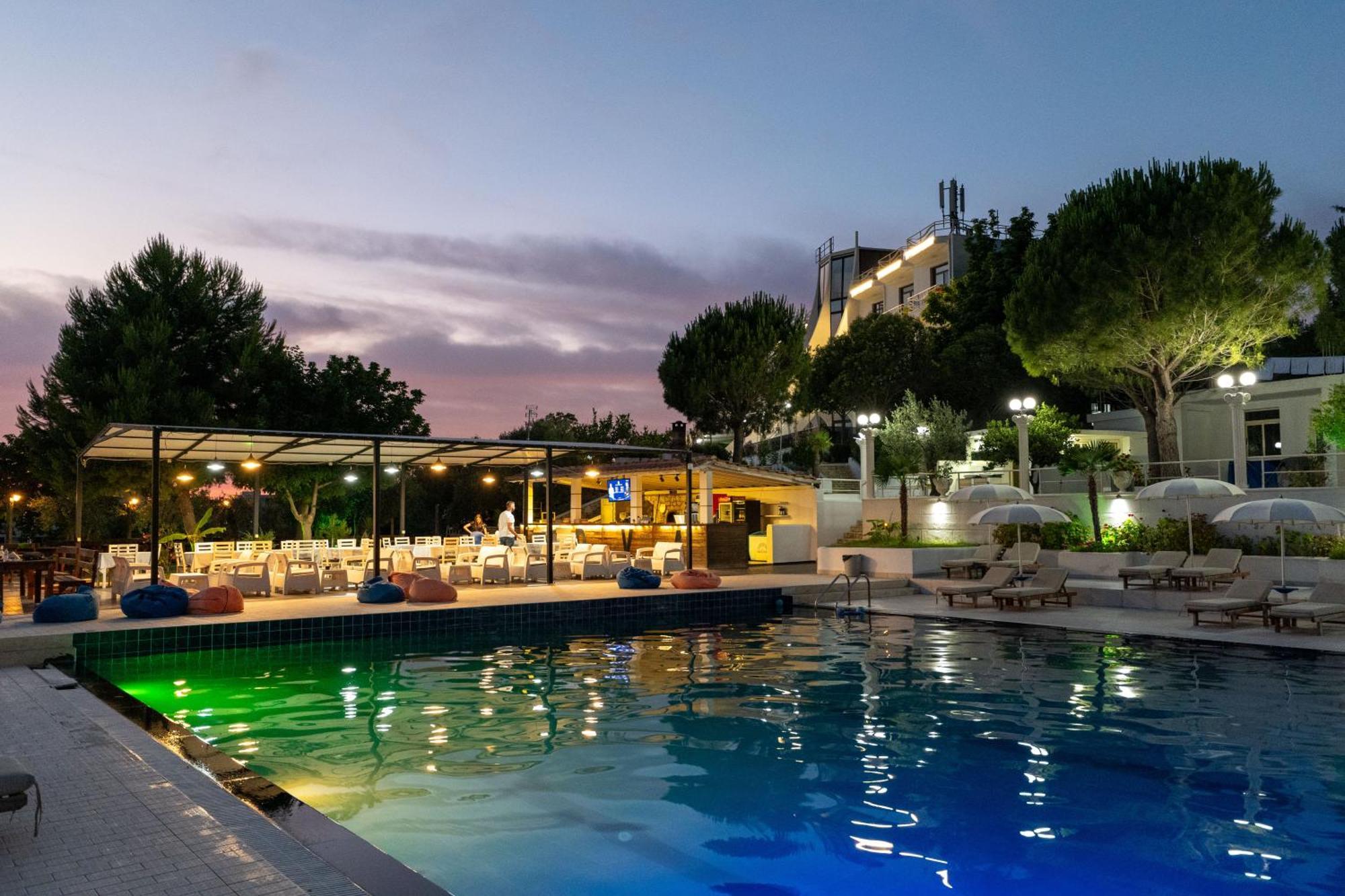 Hotel Edva Radhimë Buitenkant foto