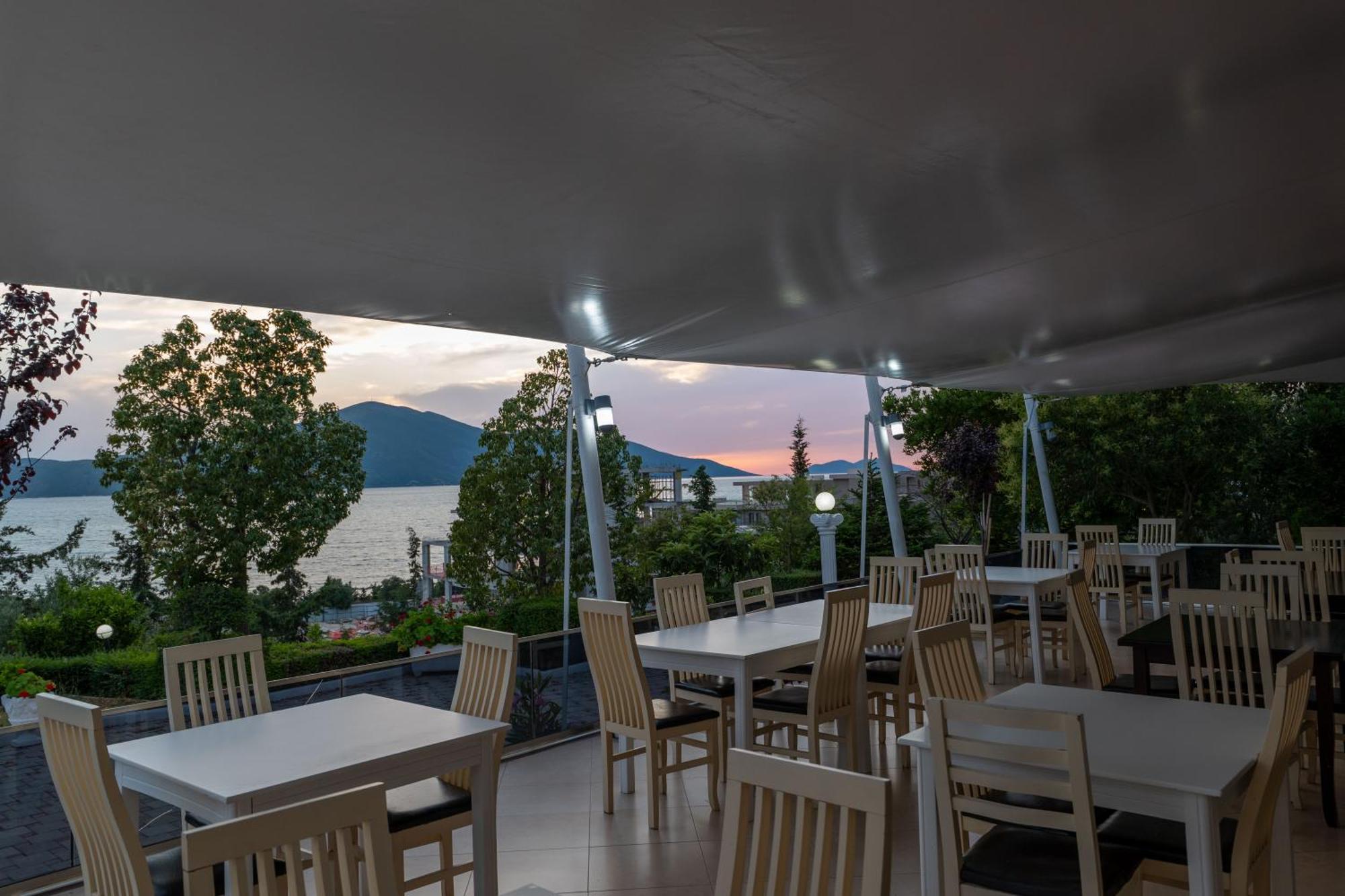 Hotel Edva Radhimë Buitenkant foto