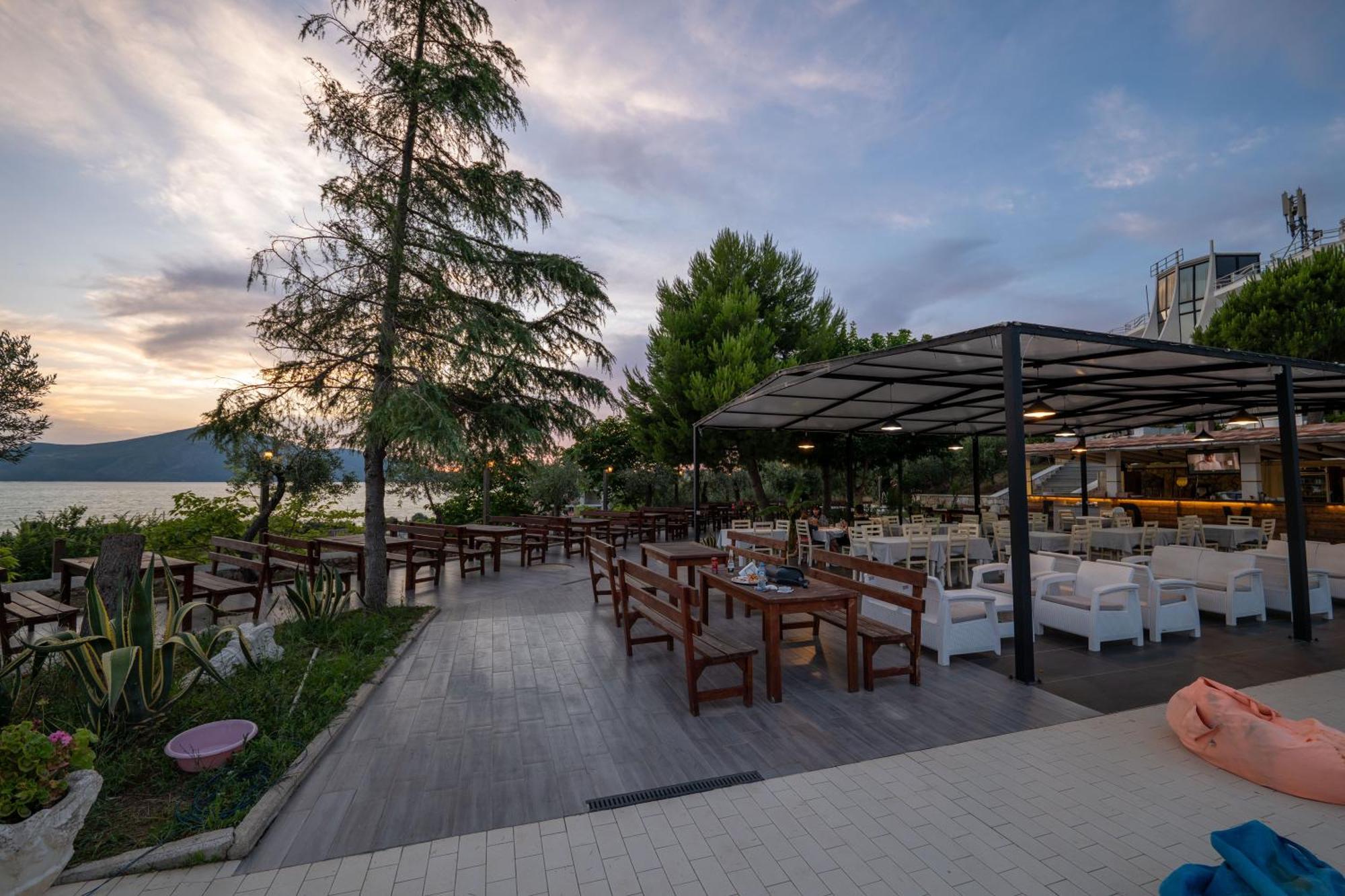 Hotel Edva Radhimë Buitenkant foto