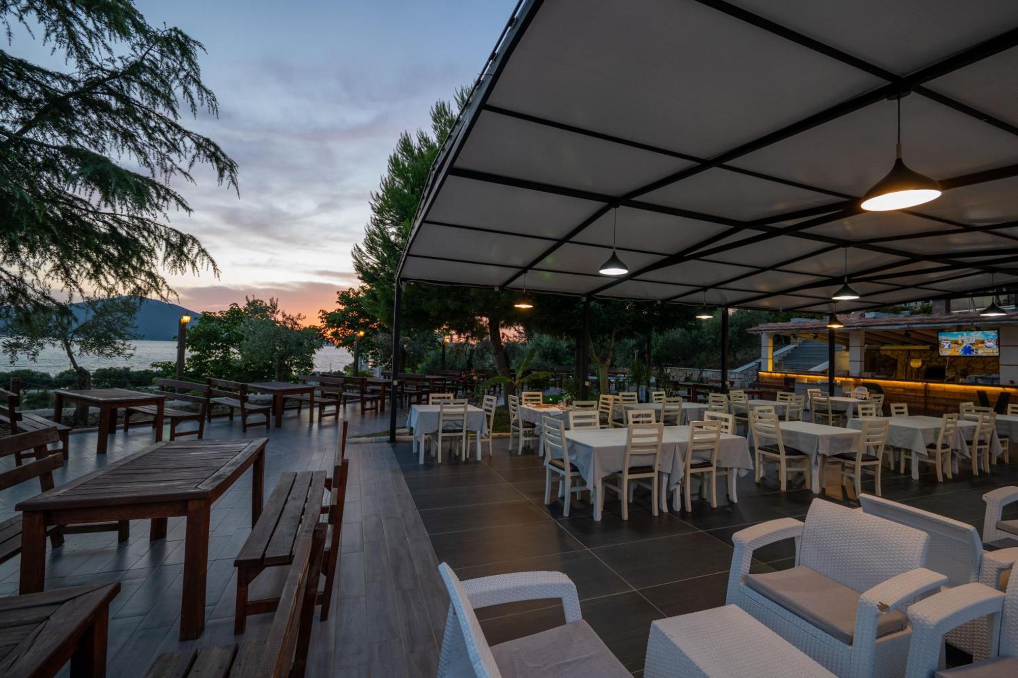 Hotel Edva Radhimë Buitenkant foto