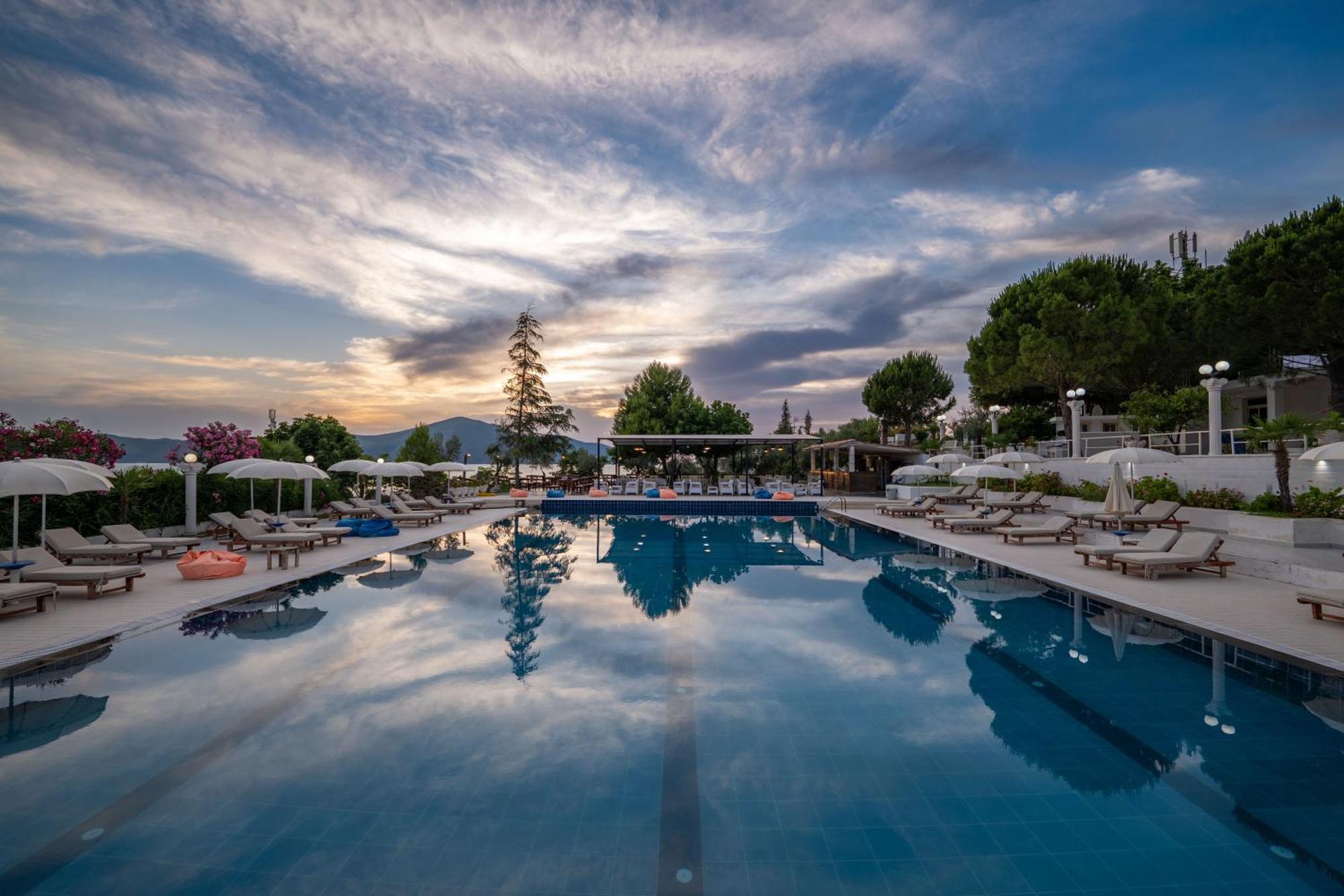 Hotel Edva Radhimë Buitenkant foto