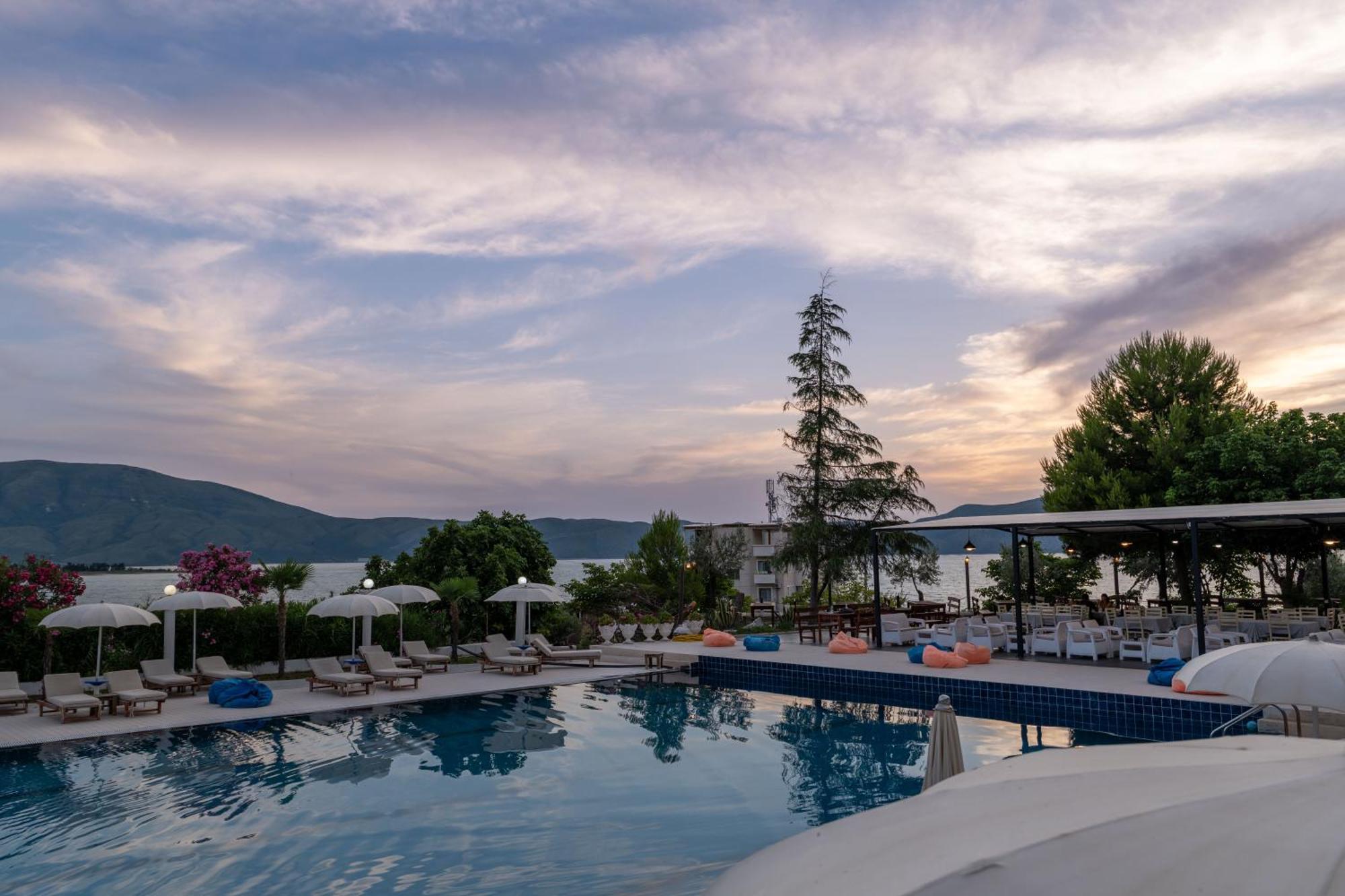 Hotel Edva Radhimë Buitenkant foto