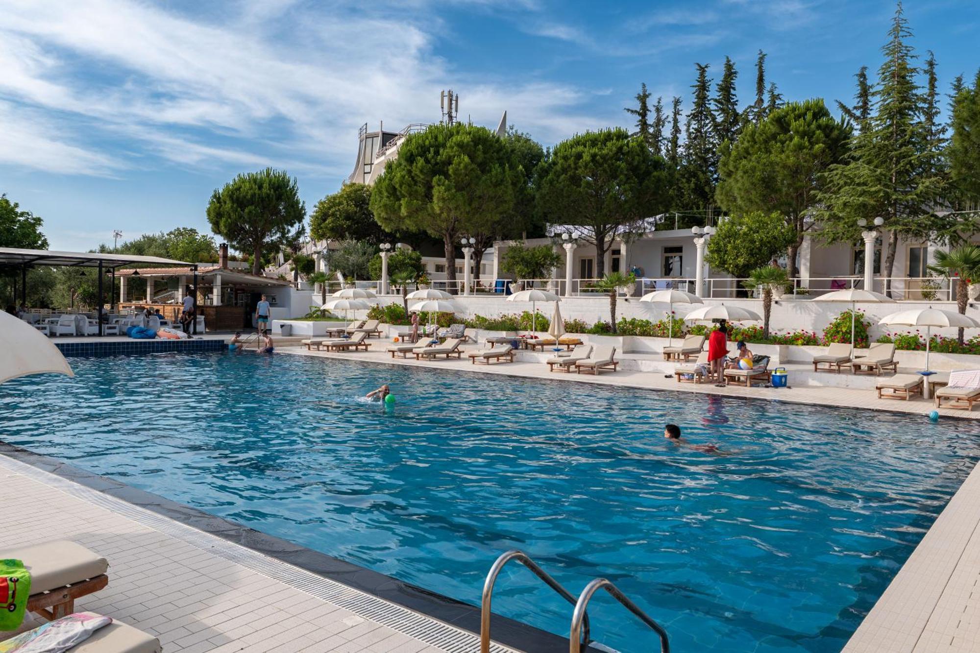 Hotel Edva Radhimë Buitenkant foto