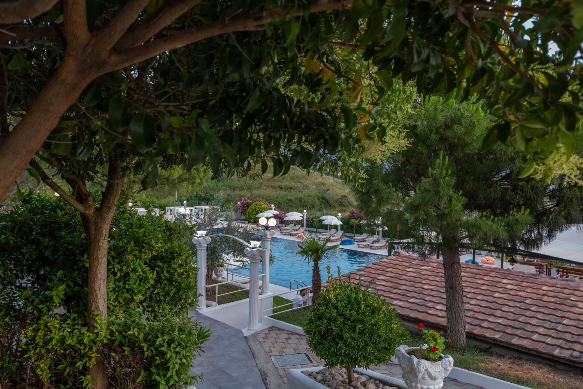 Hotel Edva Radhimë Buitenkant foto