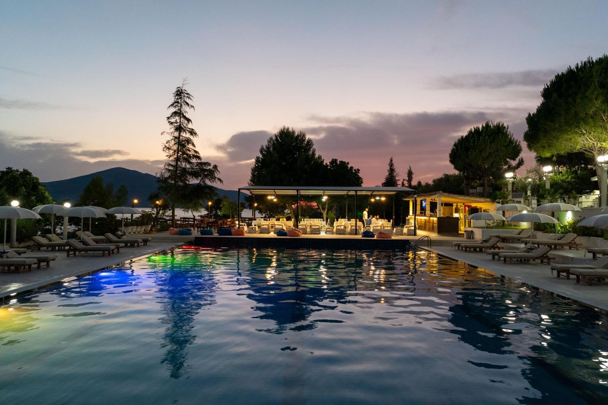 Hotel Edva Radhimë Buitenkant foto