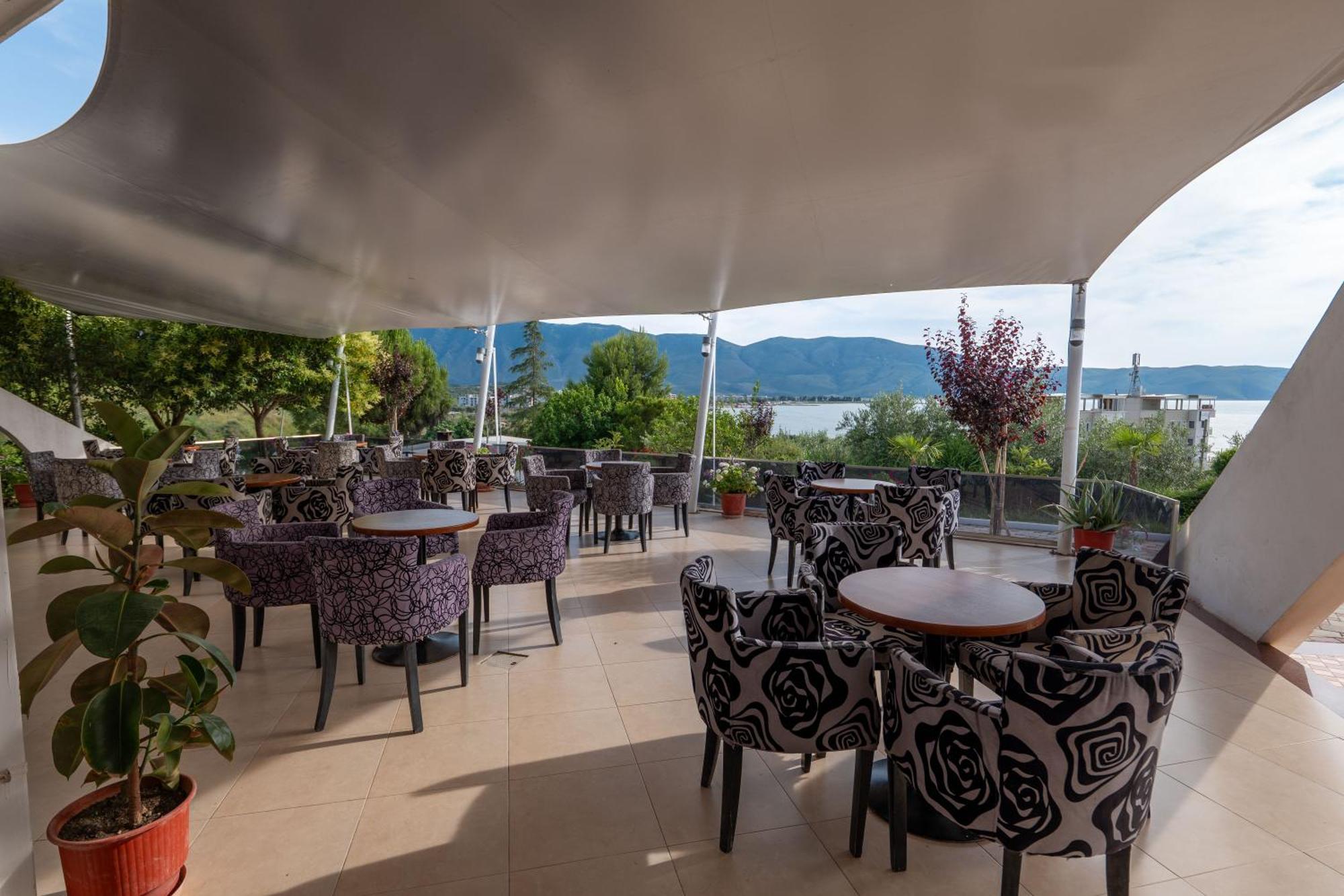 Hotel Edva Radhimë Buitenkant foto