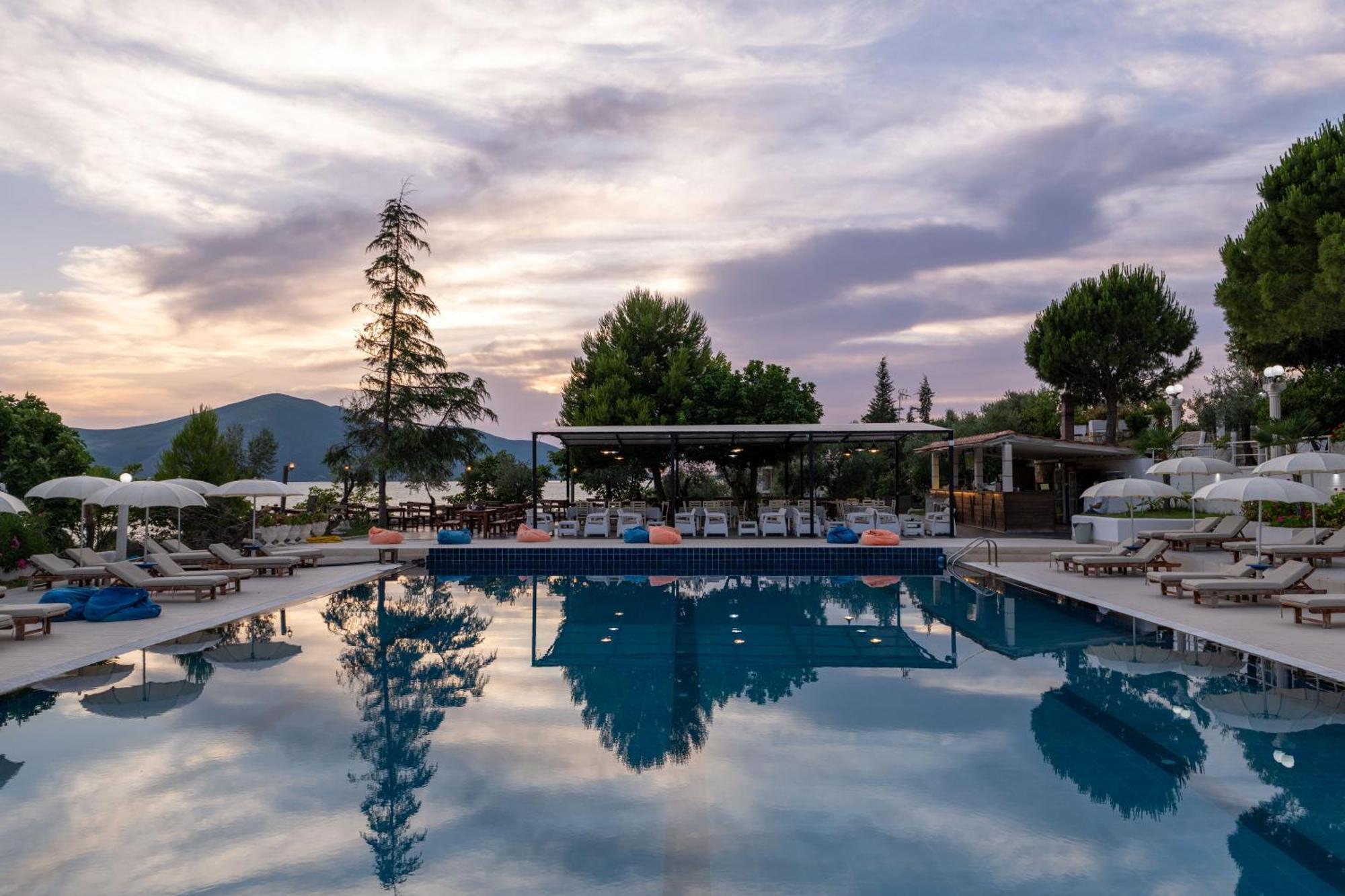 Hotel Edva Radhimë Buitenkant foto