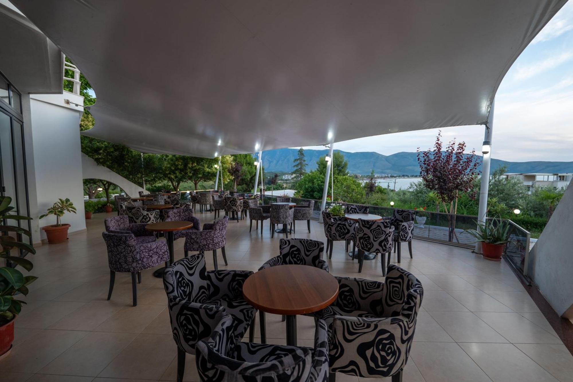 Hotel Edva Radhimë Buitenkant foto