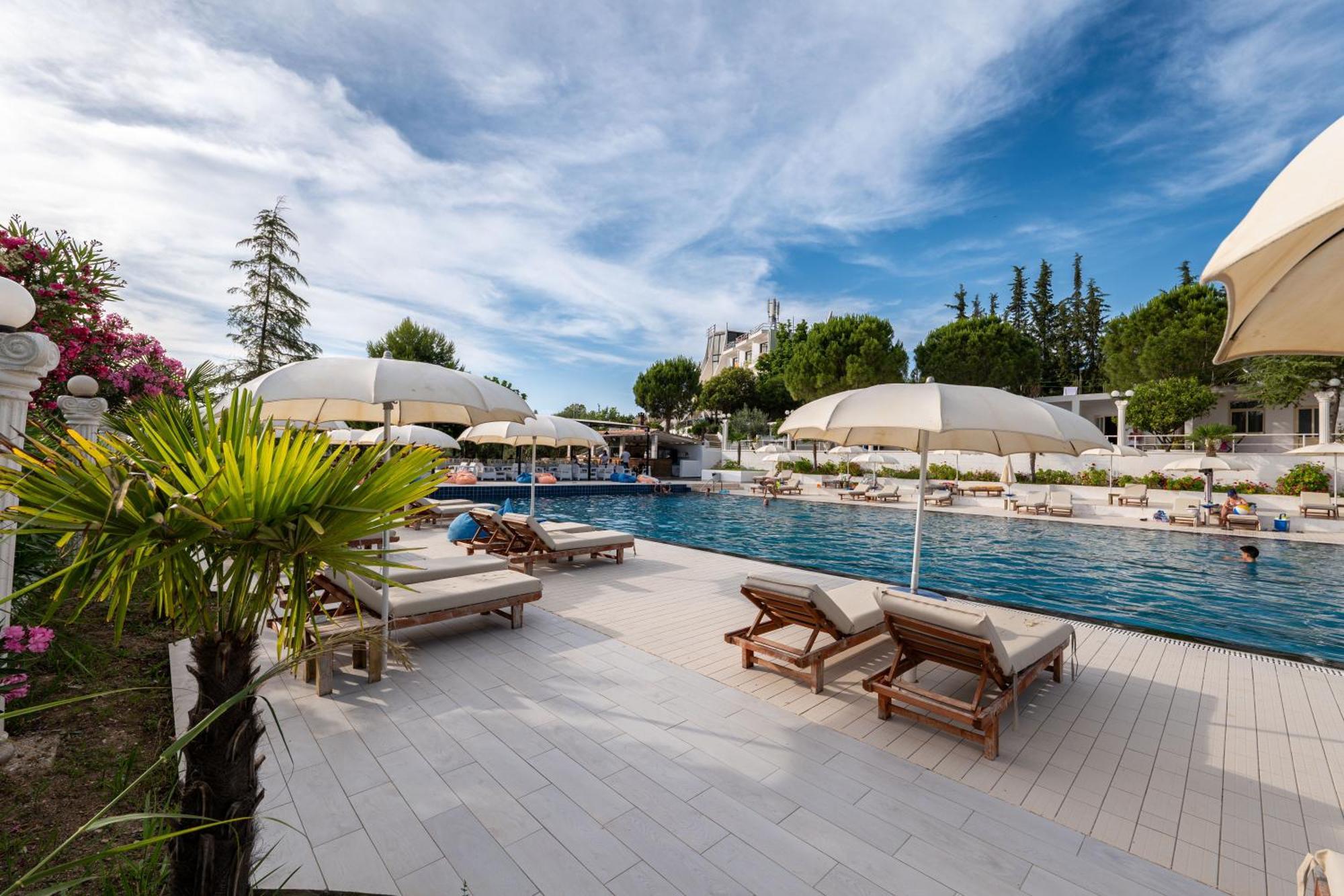 Hotel Edva Radhimë Buitenkant foto