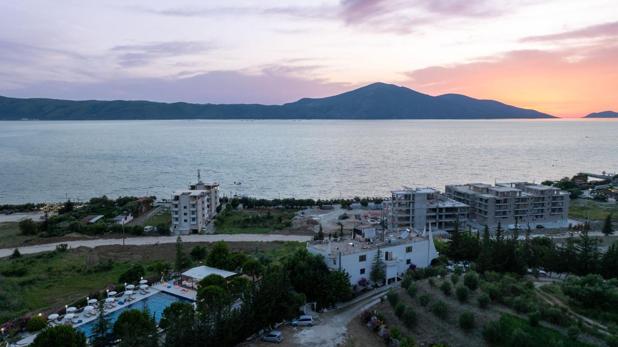 Hotel Edva Radhimë Buitenkant foto