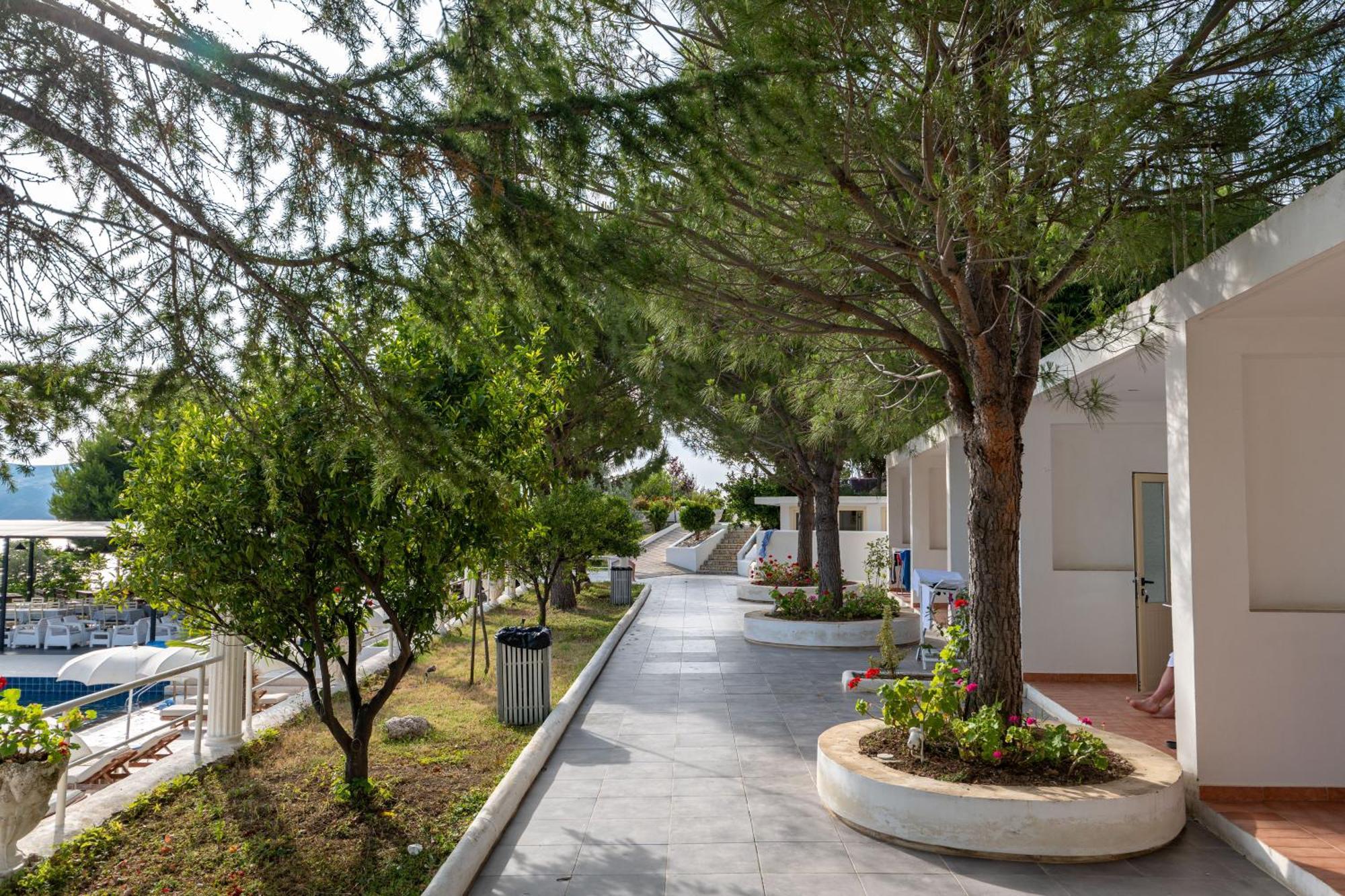 Hotel Edva Radhimë Buitenkant foto