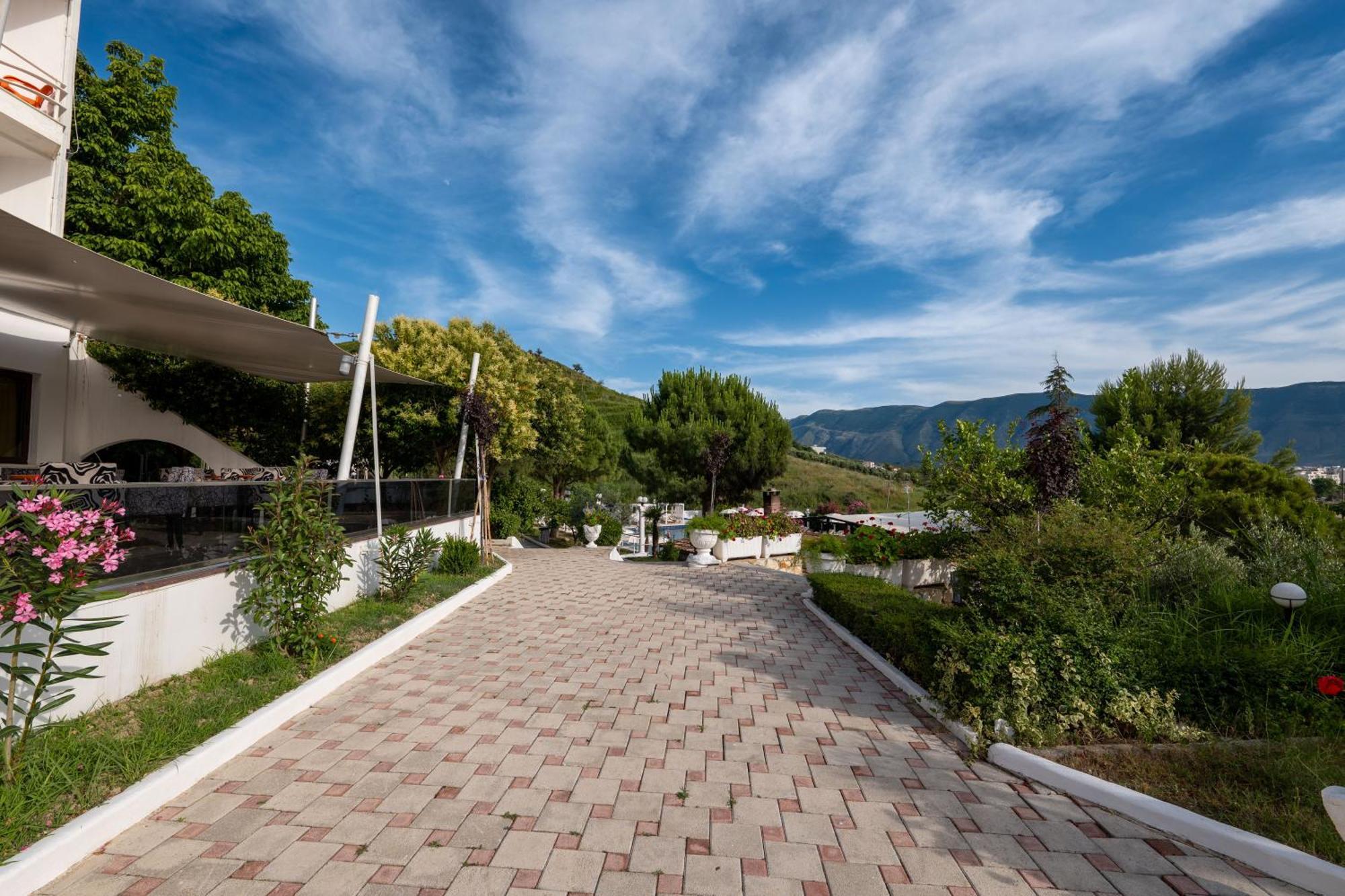 Hotel Edva Radhimë Buitenkant foto