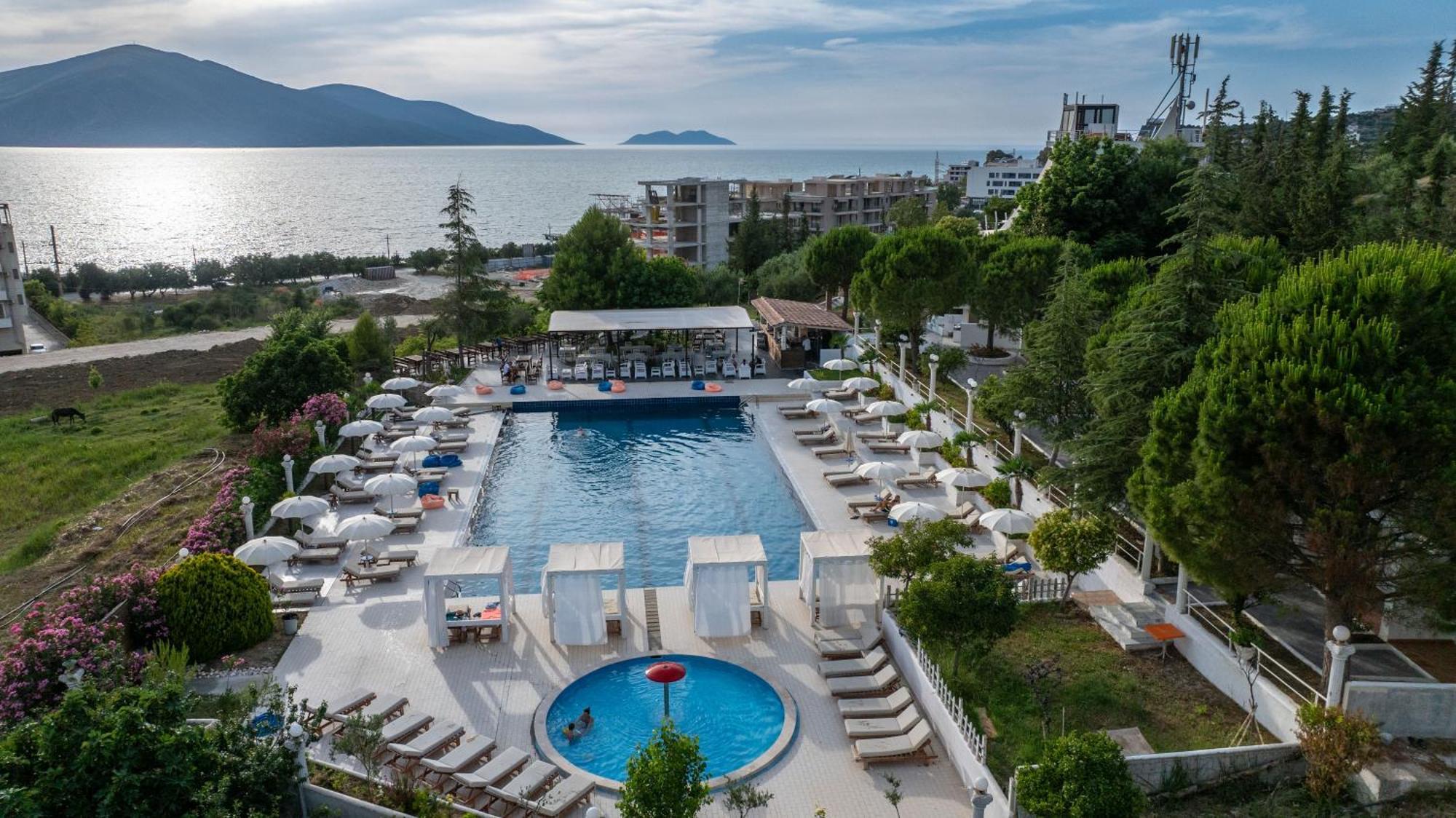Hotel Edva Radhimë Buitenkant foto