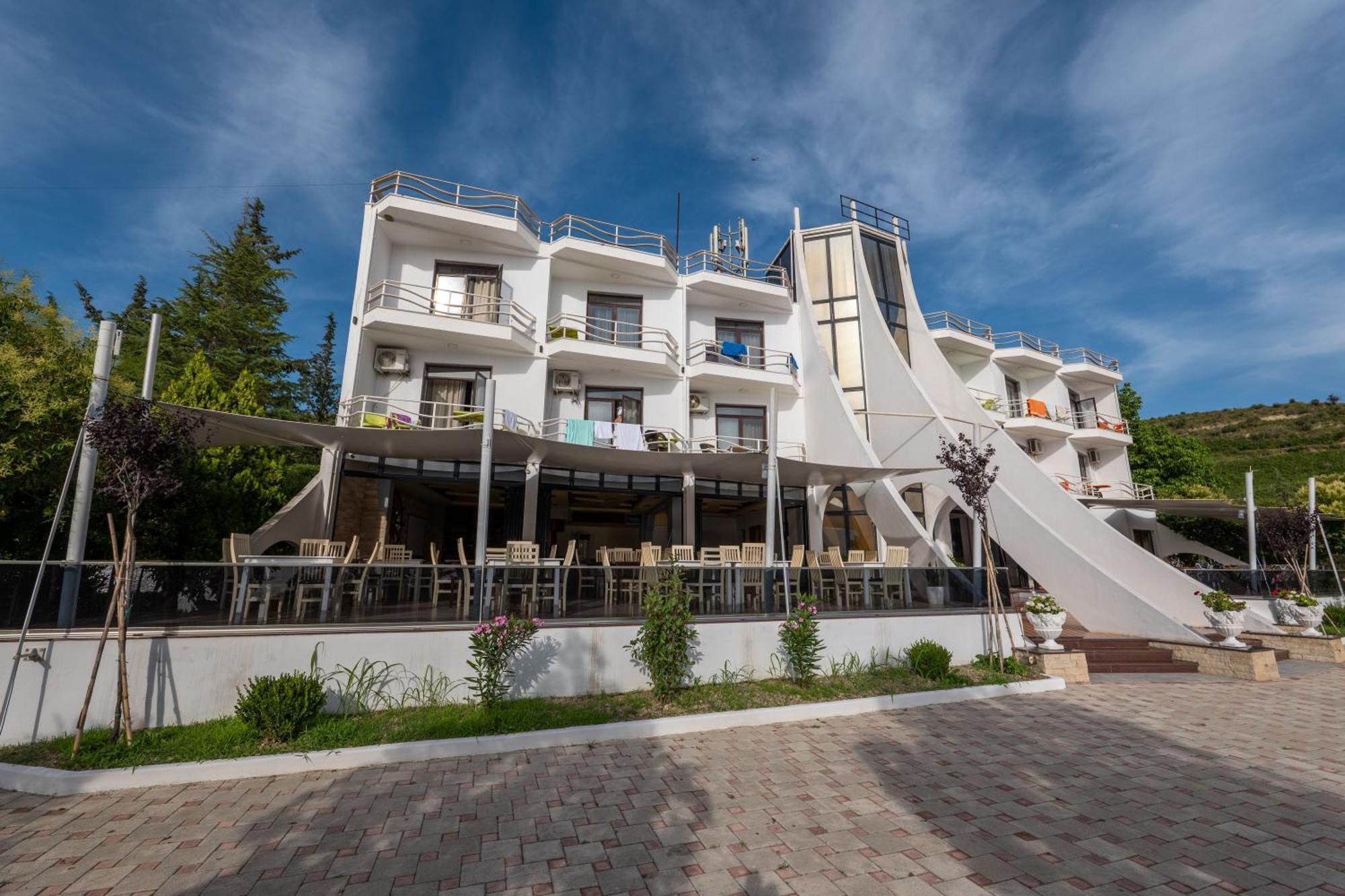 Hotel Edva Radhimë Buitenkant foto