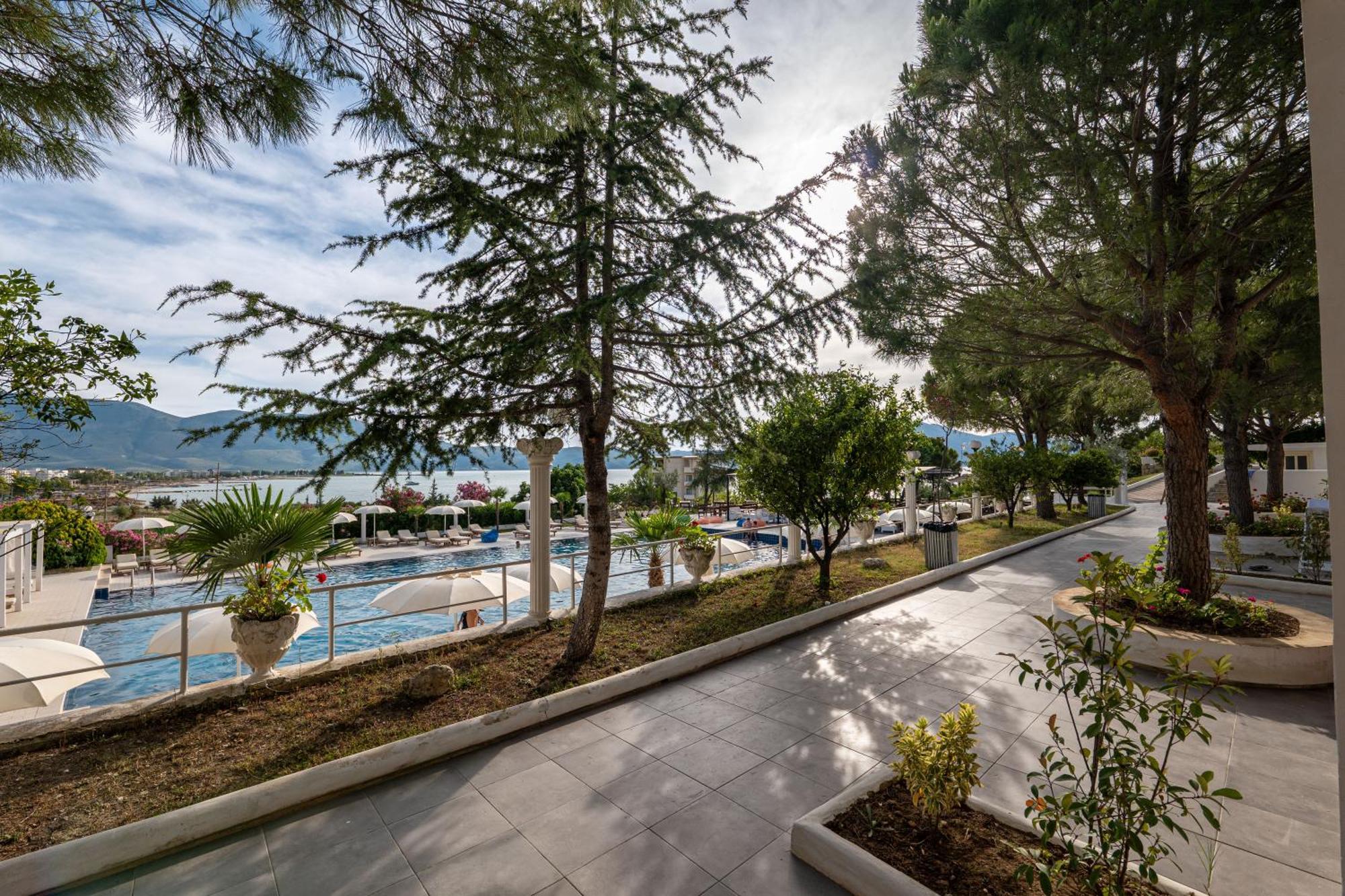 Hotel Edva Radhimë Buitenkant foto